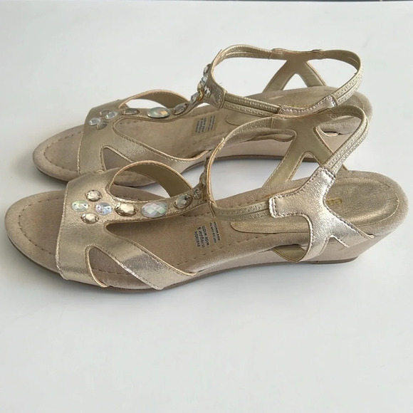 East 5th strappy champagne gold Sandals with jewels - Picture 3 of 8